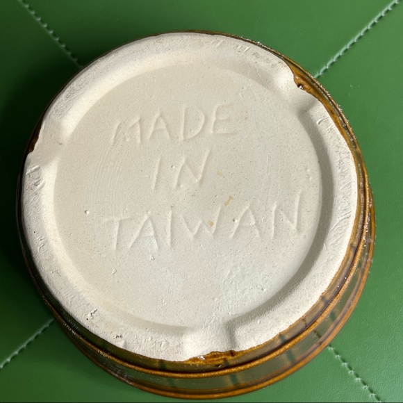 VINTAGE Pottery Barrel Planter Made in Taiwan - Picture 6 of 11